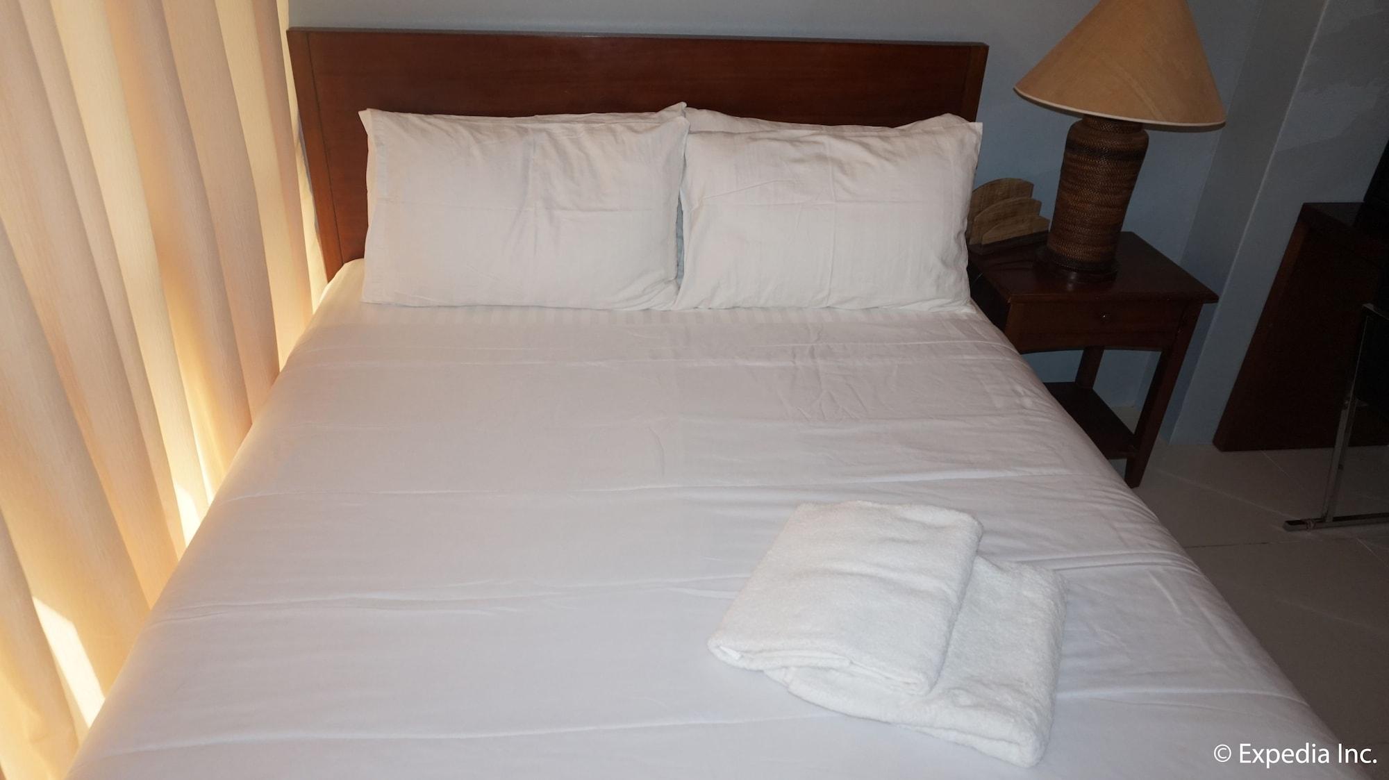 קואזון סיטי Pacific Park Hotel מראה חיצוני תמונה