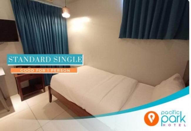קואזון סיטי Pacific Park Hotel מראה חיצוני תמונה