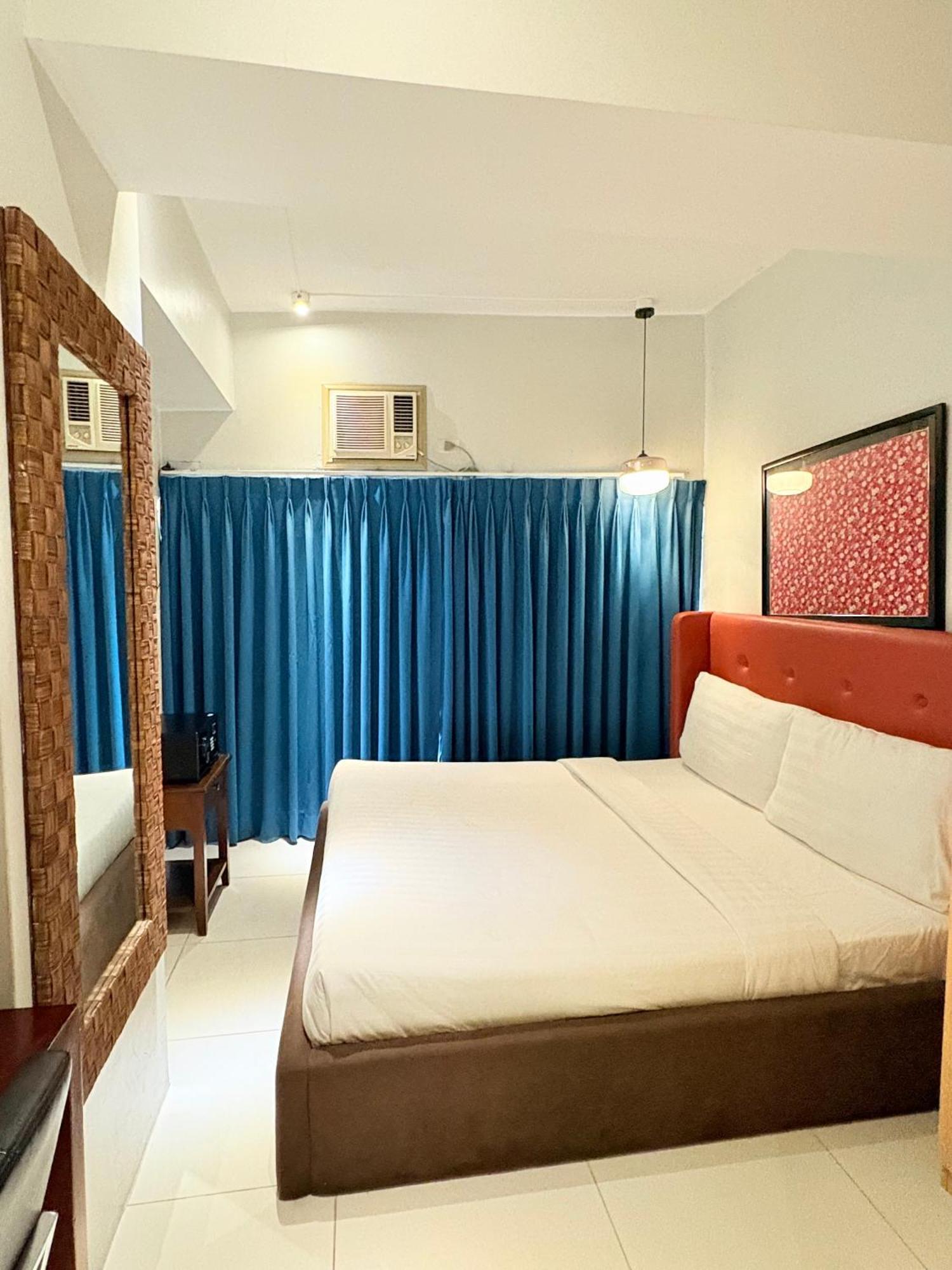 קואזון סיטי Pacific Park Hotel מראה חיצוני תמונה