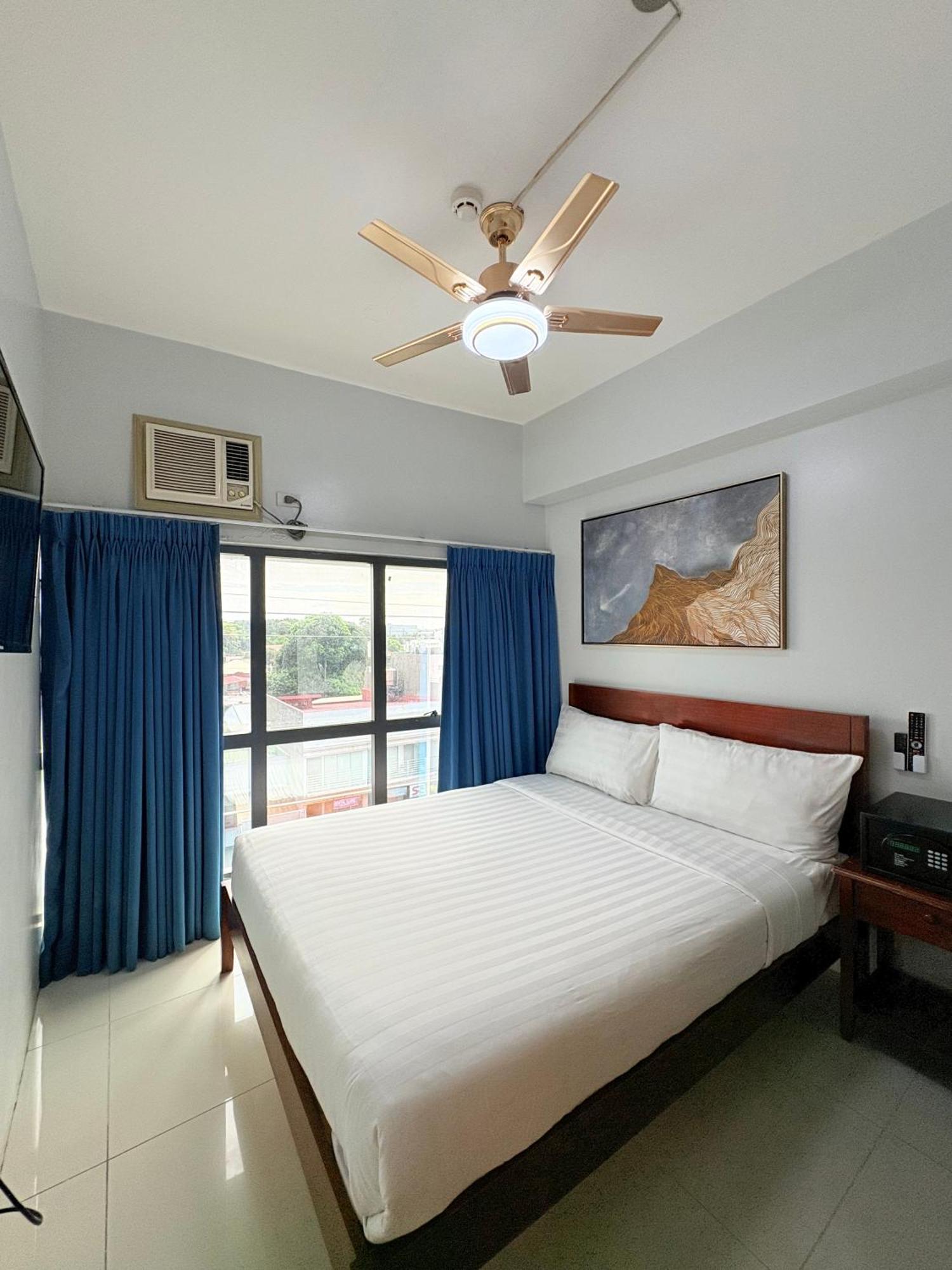 קואזון סיטי Pacific Park Hotel מראה חיצוני תמונה