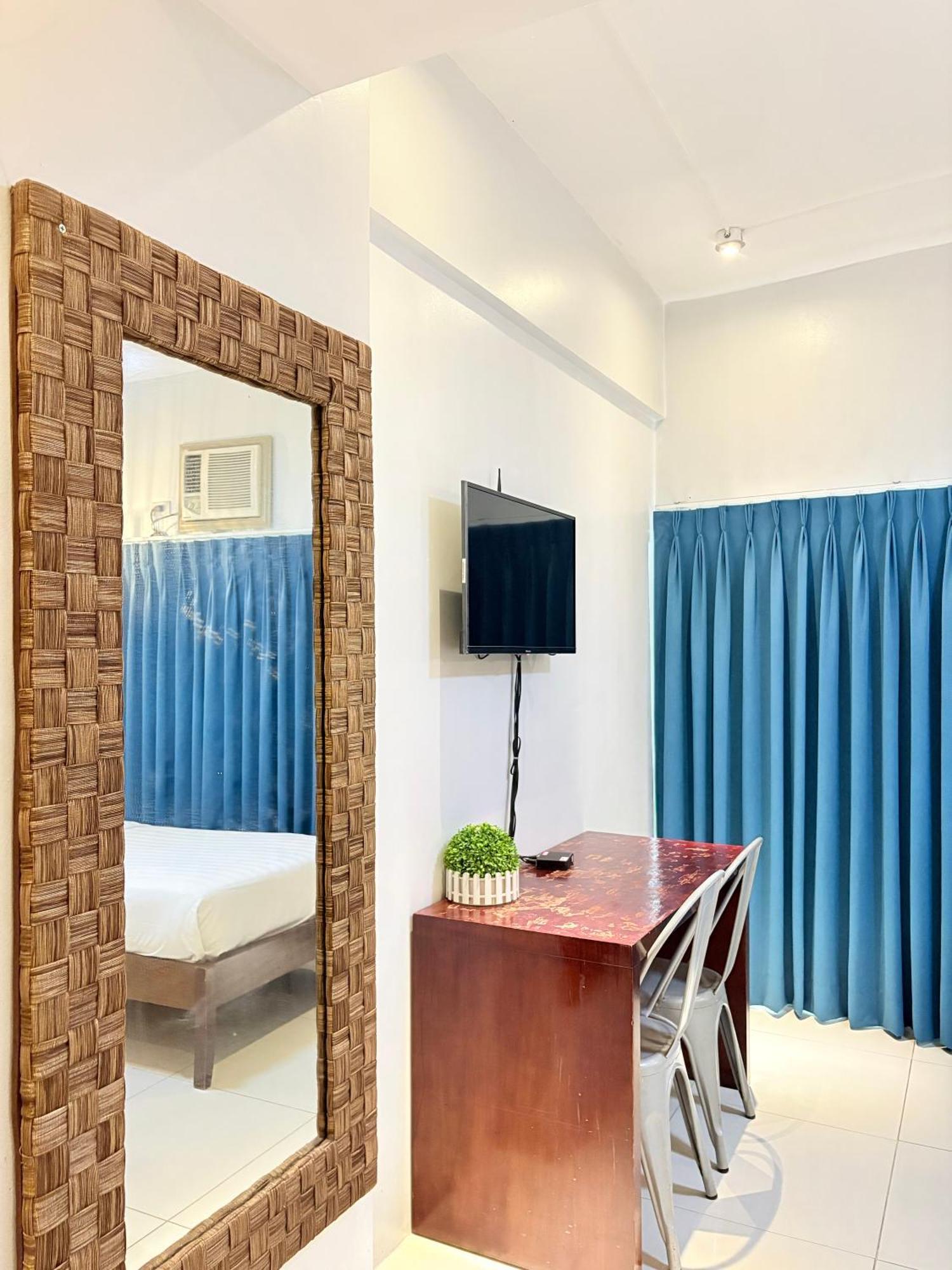 קואזון סיטי Pacific Park Hotel מראה חיצוני תמונה
